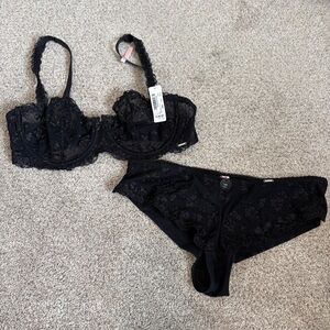 La vie en rose Lingerie Set bra 36D & panties Large NWT Black Lace Sexy